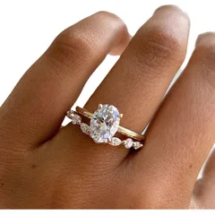 Geometric Golden Metal Ring For Women Featuring Electroplated Craftsmanship And Moissanite Inlay 5