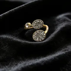 Geometric Open Rings For Women In Gold Alloy Featuring Rhinestones With Electroplated Finish