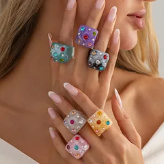 Sweet Geometric Resin Ring For Women With Colour Rhinestones Inlay