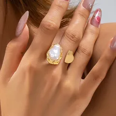 Geometric Rings For Women In Zinc Alloy With Golden Plated Water Plating And Imitation Pearl Inlay