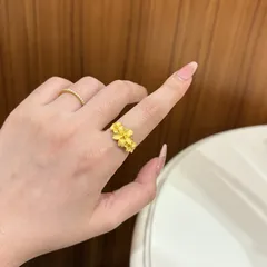 Luxurious Gold Electroplated Copper Open Ring For Women Featuring Elegant Flower Pattern 2