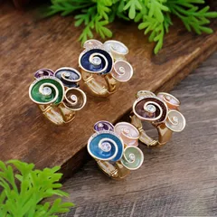 Gold Flowers Ring For Women With Enamel Craft And Rhinestone Inlay, Made Of Zinc Alloy