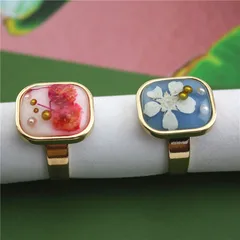 Gold Plated Resin Ring With Embedded Dried Flowers Stylish Exaggerated New   Rings For Women 2