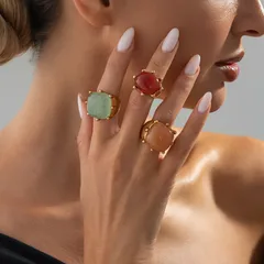 Sweet Gold Quadrilateral Ring For Women In Zinc Alloy With Resin Inlay Featuring Claw Setting