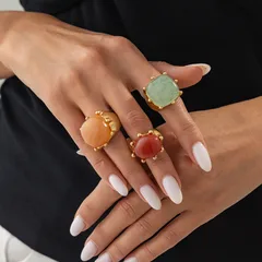 Sweet Gold Quadrilateral Ring For Women In Zinc Alloy With Resin Inlay Featuring Claw Setting 2