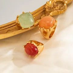 Sweet Gold Quadrilateral Ring For Women In Zinc Alloy With Resin Inlay Featuring Claw Setting 4