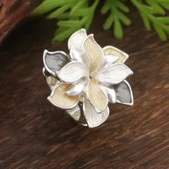 Handmade Flowers Ring For Women In Colour Zinc Alloy