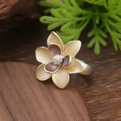 Handmade Flowers Ring For Women In Colour Zinc Alloy Featuring Elegant Design 2
