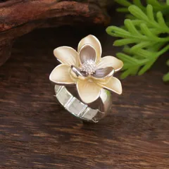 Handmade Flowers Ring For Women In Colour Zinc Alloy Featuring Elegant Design 3