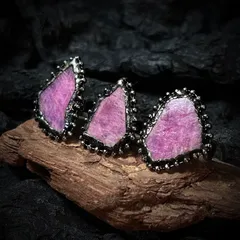 Handmade Women’s Ring Featuring Irregular Natural Stone With Antique Silver Plated Water Plating