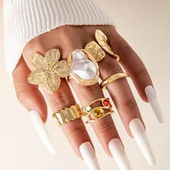 Cute Heart Shape Ring For Women In Gold Alloy With Three-dimensional Craft And Zircon Inlay