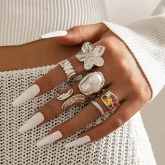 Cute Heart Shape Ring For Women In Gold Alloy With Three-dimensional Craft And Zircon Inlay 2