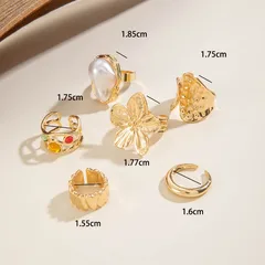 Cute Heart Shape Ring For Women In Gold Alloy With Three-dimensional Craft And Zircon Inlay 3