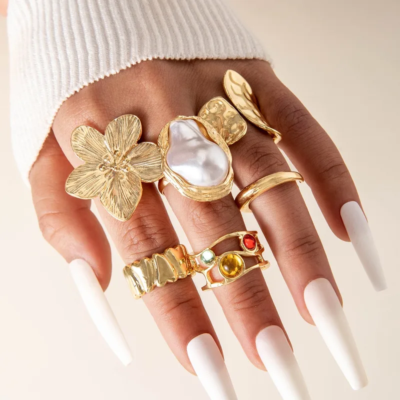 Cute Heart Shape Ring For Women In Gold Alloy With Three-dimensional Craft And Zircon Inlay 5