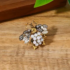 High-end Retro Metal Bee Hong Kong Style Niche Personality Exaggerated Pearl Design Open Ring Alloy Water Plating Imitation Gold 3