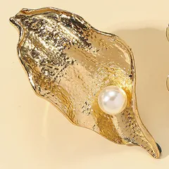 Leaves Pattern Ring For Women, 1 PCS Package, Alloy Material With Golden Plated Coating 0.03µm-0.05µm, Inlaid With Artificial Pearl