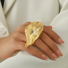 Leaves Pattern Ring For Women, 1 PCS Package, Alloy Material With Golden Plated Coating 0.03µm-0.05µm, Inlaid With Artificial Pearl 2