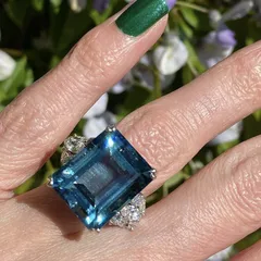 Luxurious Geometric Ring For Women, 1 Piece Alloy Ring With Artificial Gemstones, Electroplated Finish