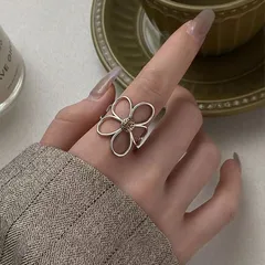 Niche Design Exaggerated Daisy Flower Ring Women's Simple High-end Open Ring Fashionable All-match Finger Ring Fashion 3