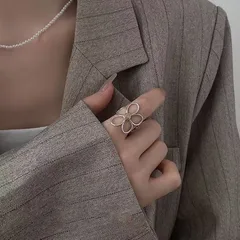 Niche Design Exaggerated Daisy Flower Ring Women's Simple High-end Open Ring Fashionable All-match Finger Ring Fashion 4