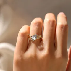 Oval Copper Ring For Women With Electroplated Gold Plating Process 2