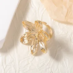 Retro Flowers Open Ring For Women In Gold Featuring Electroplated Zinc Alloy Material 4
