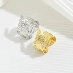 Retro Golden Leaves Ring For Women In Alloy Material Featuring Elegant Design 3