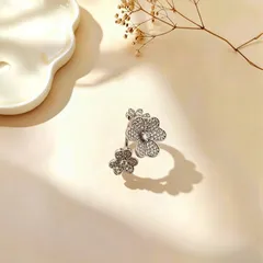 Retro Silver Flowers Open Ring For Women In Copper With Rhinestones Featuring PVD Coated Finish