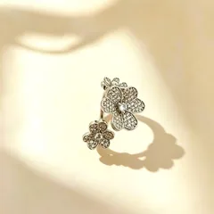 Retro Silver Flowers Open Ring For Women In Copper With Rhinestones Featuring PVD Coated Finish 3