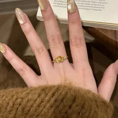 Rose Pattern Brushed Copper Ring For Women With Electroplated Gold Plating And Rhinestone Inlay 3