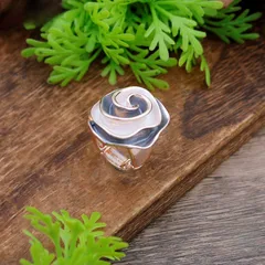 Rose Red Zinc Alloy Ring For Women Featuring Enamel Craftsmanship 4