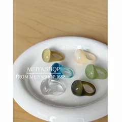Round Transparent Resin Bangle Featuring Resin Inlay For A Stylish And Elegant Look