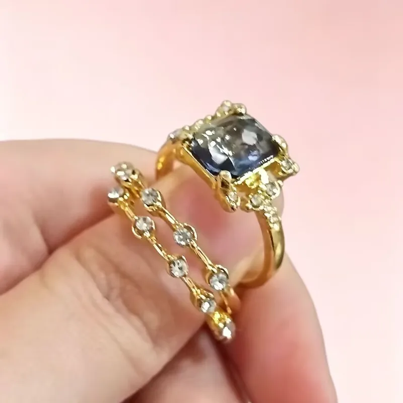 Round Unisex Alloy Ring For Everyday Wear Featuring Golden Plated Finish With 0.03µm-0.05µm Thickness And Rhinestone Inlay 3