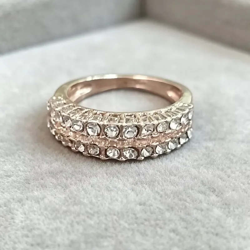 Round Unisex Alloy Ring For Everyday Wear With Golden Plated Finish And Rhinestone Inlay, Featuring 0.03µm-0.05µm Plating Thickness 3