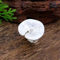 Silver Plated Zinc Alloy Flowers Ring For Women With Enamel Craftsmanship In Silver 2