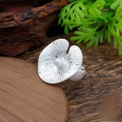 Silver Plated Zinc Alloy Flowers Ring For Women With Enamel Craftsmanship In Silver 3