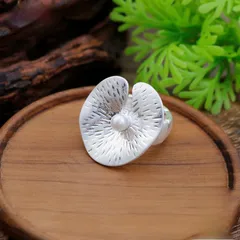 Silver Plated Zinc Alloy Flowers Ring For Women With Enamel Craftsmanship In Silver 4