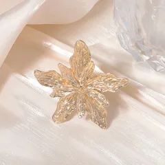 Simple Style Flowers Open Ring For Women In Gold Zinc Alloy With Electroplated Finish 3
