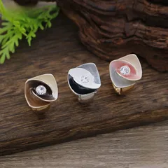 Simple Style Rose Red Flowers Ring For Women In Zinc Alloy With Enamel Craftsmanship