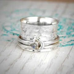 Simple Style Silver Alloy Moon Ring For Women With Rotatable Craft And Zircon Inlay 2