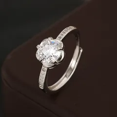 Simple Style Silver Alloy Women’s Flowers Ring For Everyday Wear Featuring Electroplated Finish And Moissanite Inlay