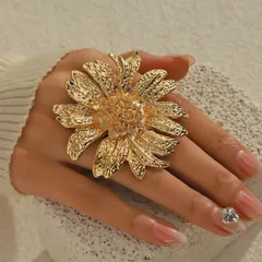 Luxurious Sunflower Ring For Unisex Featuring Gold Plated Alloy Material And Stone-Free Inlay