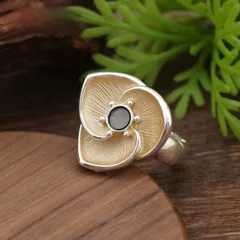 Simple Style Yellow Flowers Ring For Women In Zinc Alloy With Mother-of-pearl Shell Inlay 3