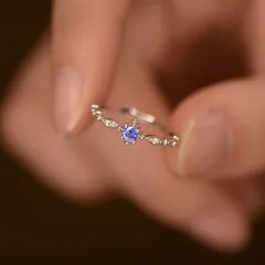 Snowflake Ring For Women In Silver Plated Copper With Zircon Inlay Featuring Electroplated Gold Finish