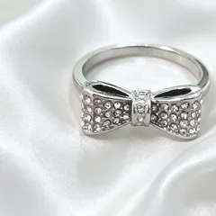 Unisex Bow Tie Ring For Stylish Wear, Made Of Zinc Alloy With White K Plated Coating 0.03µm-0.05µm, Featuring Rhinestones
