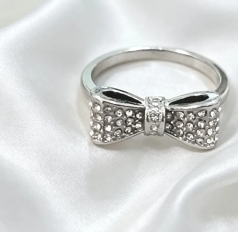 Unisex Bow Tie Ring For Stylish Wear, Made Of Zinc Alloy With White K Plated Coating 0.03µm-0.05µm, Featuring Rhinestones 5