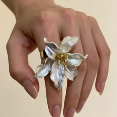Vintage Style Flowers Open Ring For Women In Gold Copper Alloy With Mixed Metal Craftsmanship