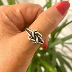 Vintage Style Geometric Silver Alloy Ring For Women Featuring Twist Craftsmanship