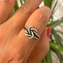 Vintage Style Geometric Silver Alloy Ring For Women Featuring Twist Craftsmanship 2