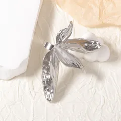 Vintage Style Gold Leaves Ring For Women In Zinc Alloy Featuring Three-Dimensional Craftsmanship 4